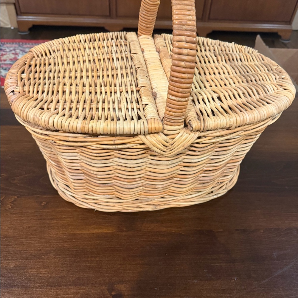 Large Oval Vintage Wicker Picnic Basket with Lid